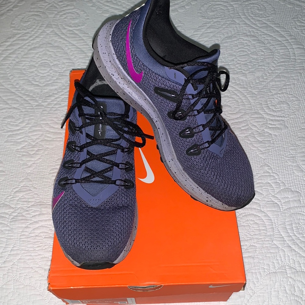 Nike Revolution 5 running shoes